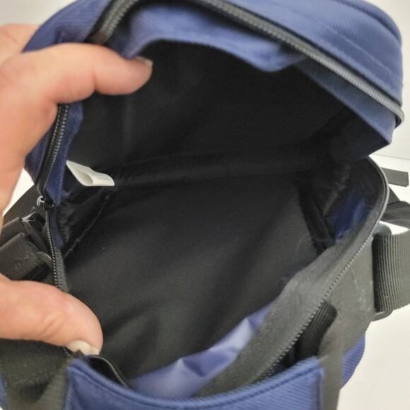 Eddie Bauer Blue Cooler Bag with Convenient Pockets - Picture 9 of 10